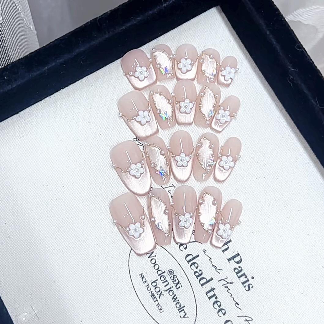 

Плетеные вручную Бронированные Кошачьи Глаза Мигающие Чистый Сладкий и Сладкий Темперамент Отбеливающий Маникюрный Патч large L