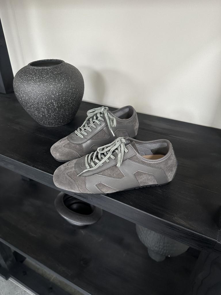 2025 new retro round head color matching flat-soled casual sports board shoes college versatile lace-up thick-soled German training shoes women