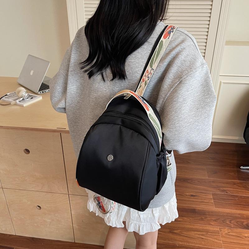 Niche backpack women's new large-capacity versatile commuter bag lightweight travel small backpack tide
