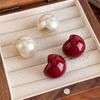 Vielseitige Imitationsperlen-Ohrringe Elegantes Minimalistisches Design Halbkreis-Ohrringe Klassische Vintage Rote Stecker-Ohrringe