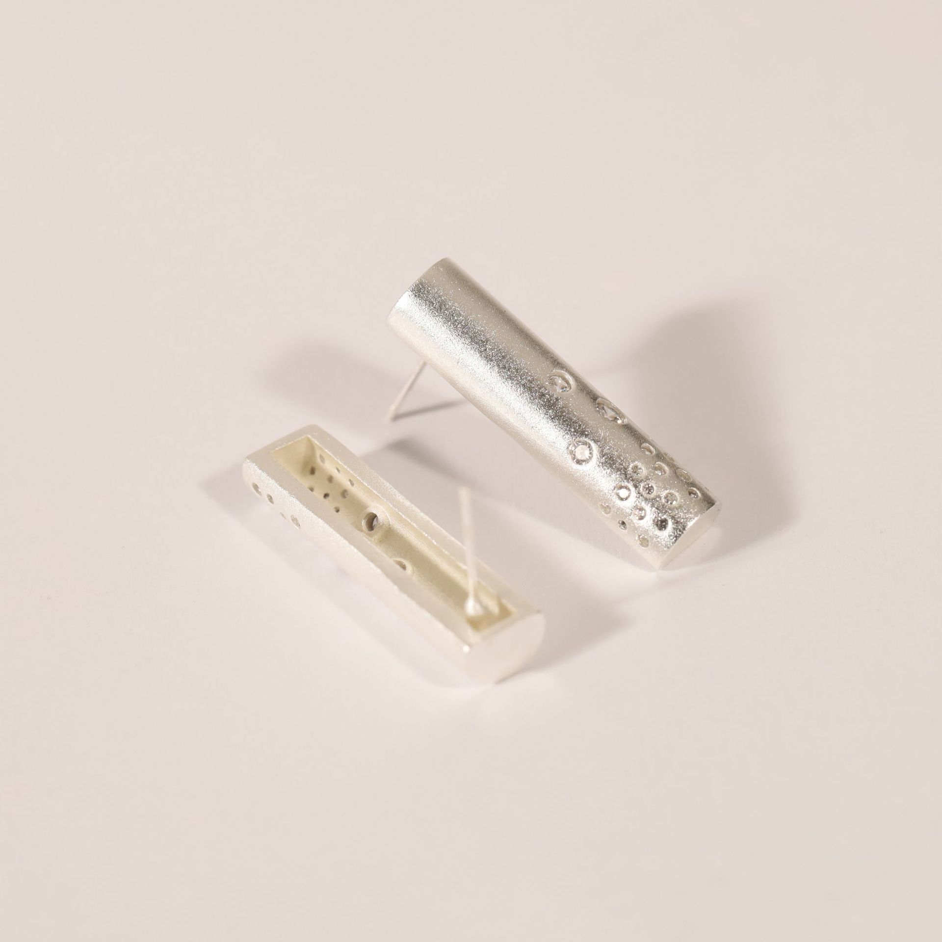 

Gold hoop~ K-plated gold matte zircon stud earrings quality light luxury high-end earrings women s personality niche earrings