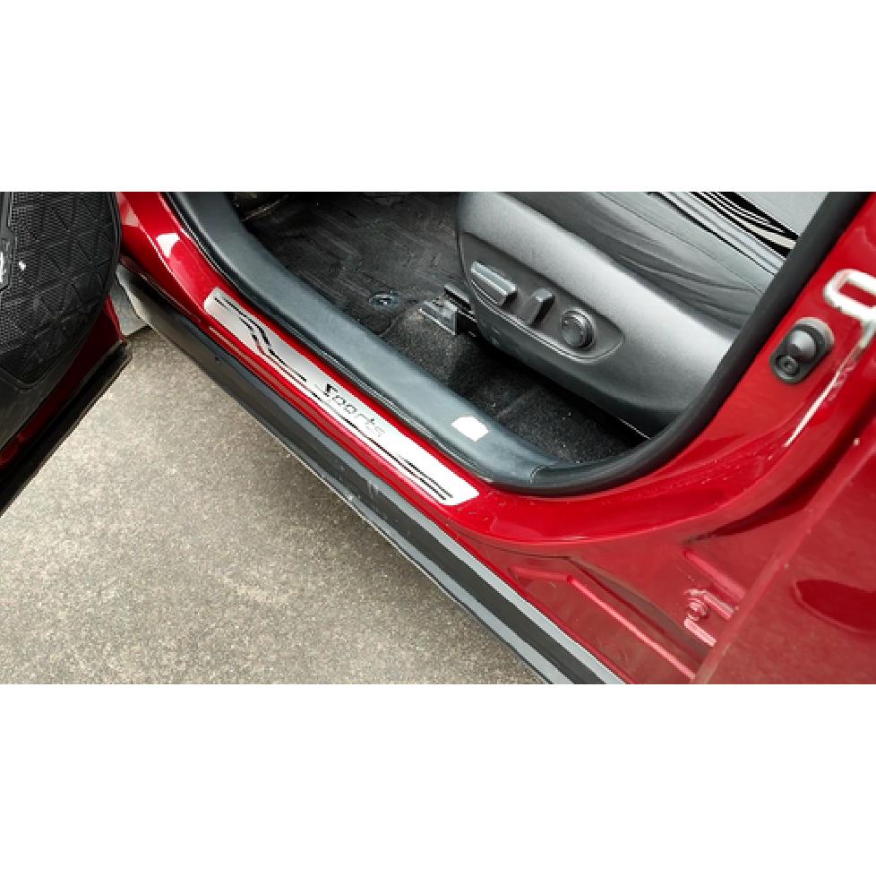 Do akcesoriów Dodge Ram Stal nierdzewna Ochrona progu drzwi Płytka przeciw zadrapaniom Wykończenie