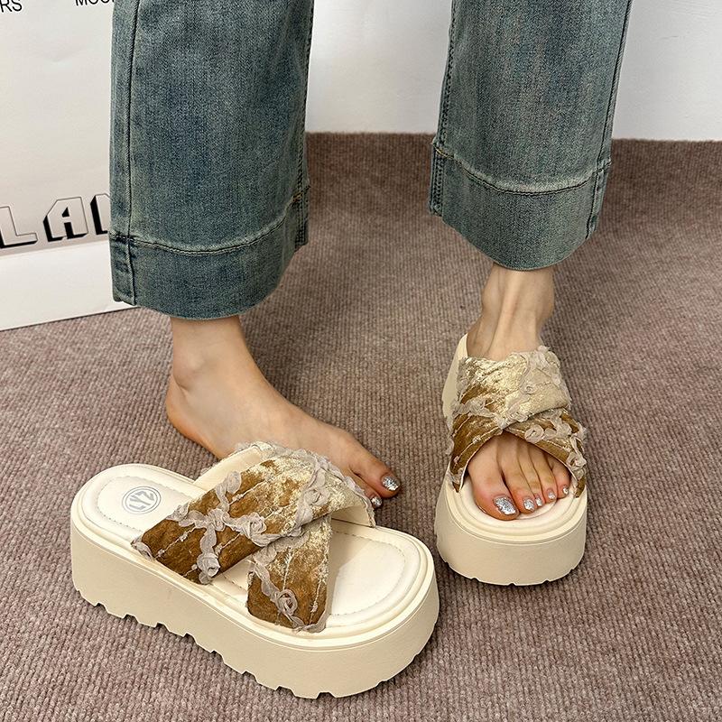 Beautiful fairy style slippers female summer wear 2025 new thick bottom heightened non-slip skirt beach cool slippers