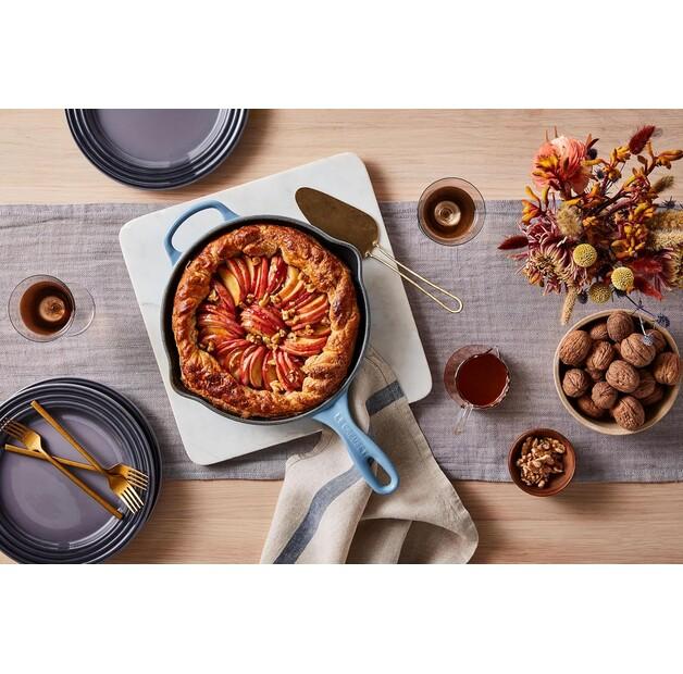 Чугунная сковорода/сервировочная круглая Le Creuset Signature 23 см, цвет «шамбрей» (20182234340422)