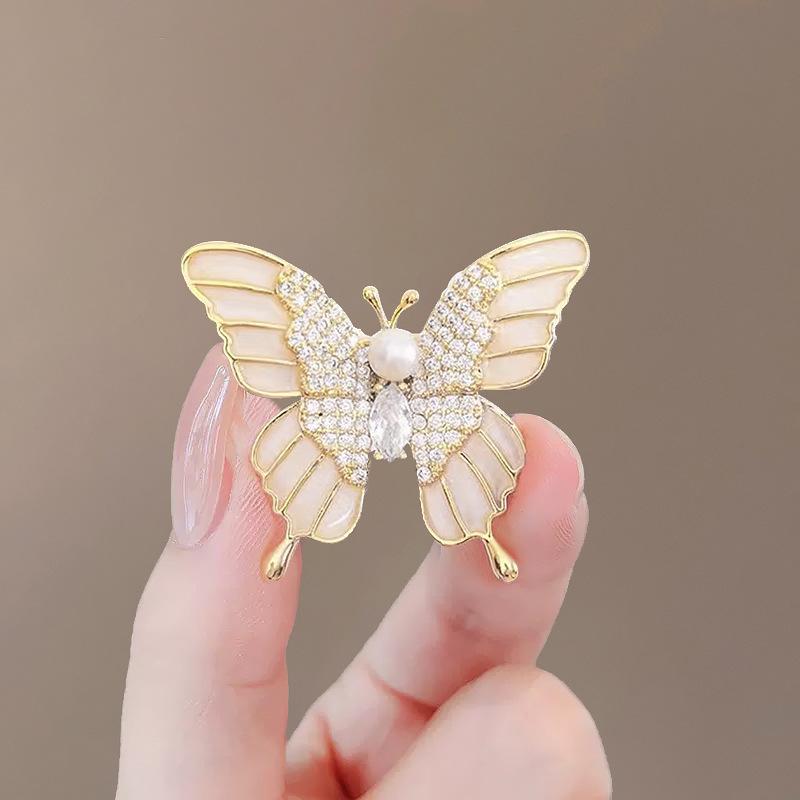 Elegant Cartoon Brooch: Women's High-End Cute Corsage Pin