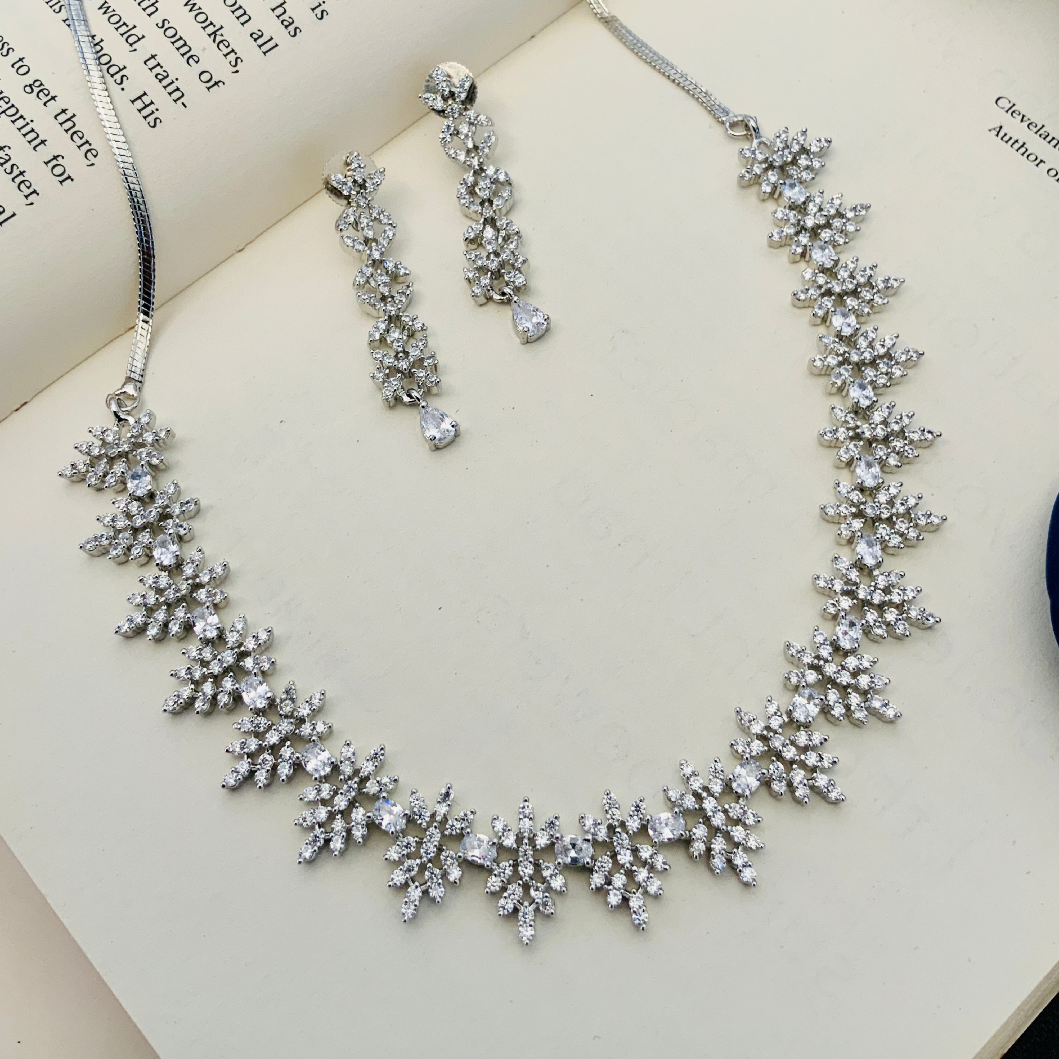 

Посеребренные бриллиантовые круглые колье комплект бриллиантовых колье комплект для женщин белый