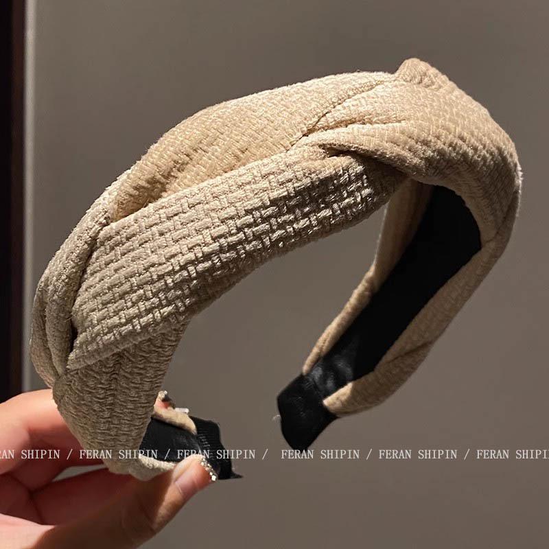 Women's Wide Edge White Sponge Headband - Stylish, Comfortable, Low-Pressure Hair Accessory