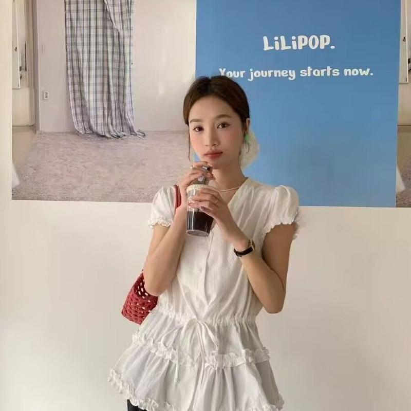 

Женская приталенная рубашка с V-образным вырезом однотонная с волнистой отделкой и короткими рукавами летняя трендовая женская блузка для похудения M белый