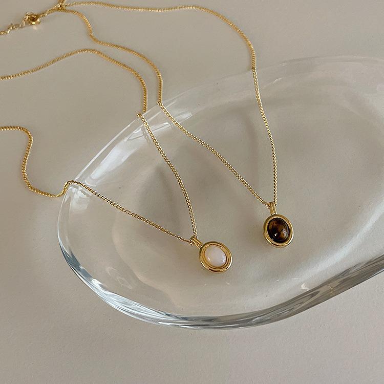 Colar com Pingente de Pedra Concha Olho de Gato - Simples, Versátil e Estiloso para Mulheres