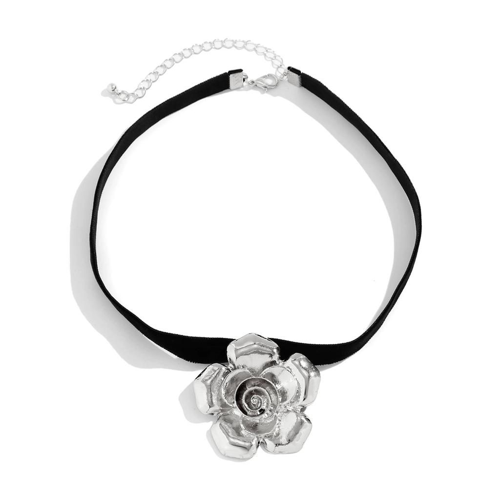 Ethnic style retro flower necklace female niche versatile flannel flower collar necklace