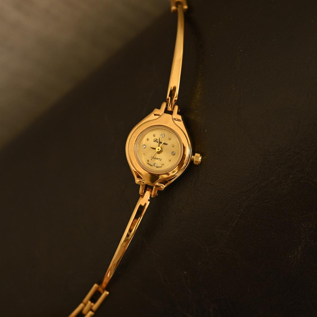 New Women Light Luxury Quartz Watch Round Small Dial Thin Strap Gold Bangle Style Timepiece