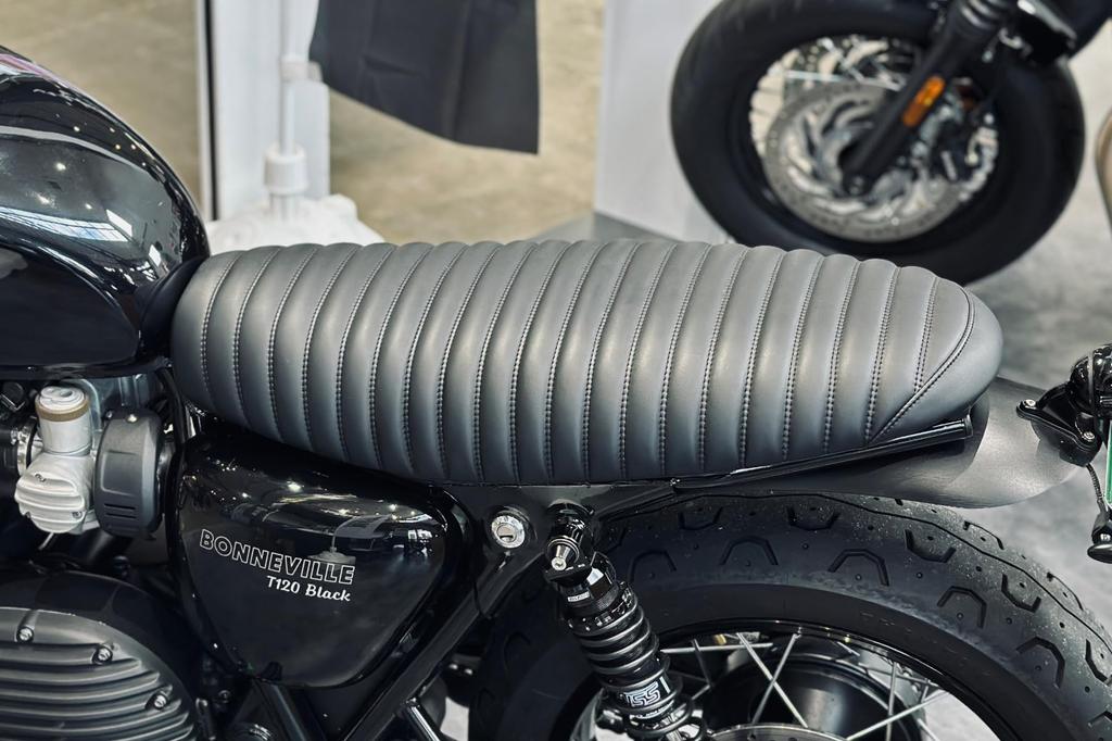 Motone VIPER MK.II Ribbed Black Seat for T100/T120, SpeedTwin 900, and Scrambler 900 (MSM038)
