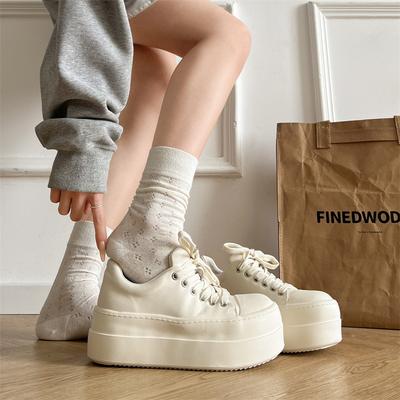 Modne miejskie retro buty na platformie podwyższającej białe damskie 2025 nowa jesień wszechstronne lekkie casualowe sportowe buty