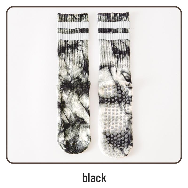 Damfärgglada batikmönstrade halkfria frottésockor i mellanhöjd av bomull för yoga och pilates