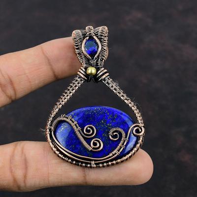 Wisiorek z lapisu lazuli opleciony drutem miedzianym Ręcznie robiona miedziana biżuteria Wisiorek z kamieniem szlachetnym Biżuteria z drutu Prezent dla niej Wisiorek z tanzanitem i kwarcem