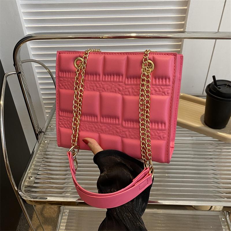 Fashionable Women's Chain Shoulder Bag 2023 Summer New Arrival Chic And Elegant Small Size Characters)
