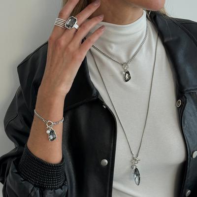 Light Luxury Irregular Acrylic Black Diamond Pendant Necklace, Simple Metal Chain Collarbone Necklace