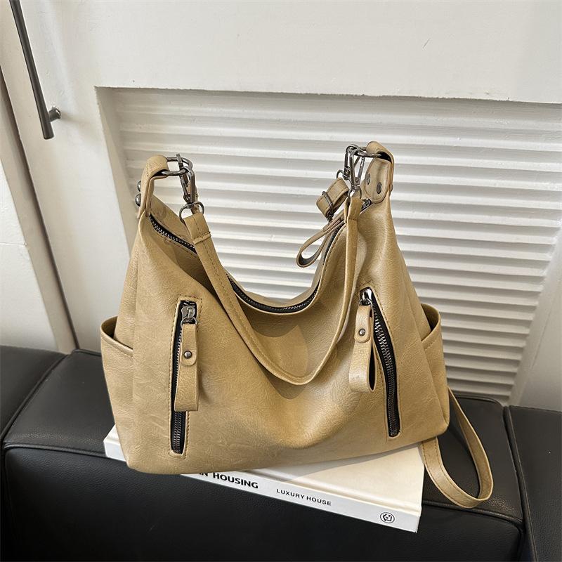 2025 Autumn and Winter New Fashion Handbag One Shoulder Casual Temperament Young Women Messenger Bag Popular Underarm Bag