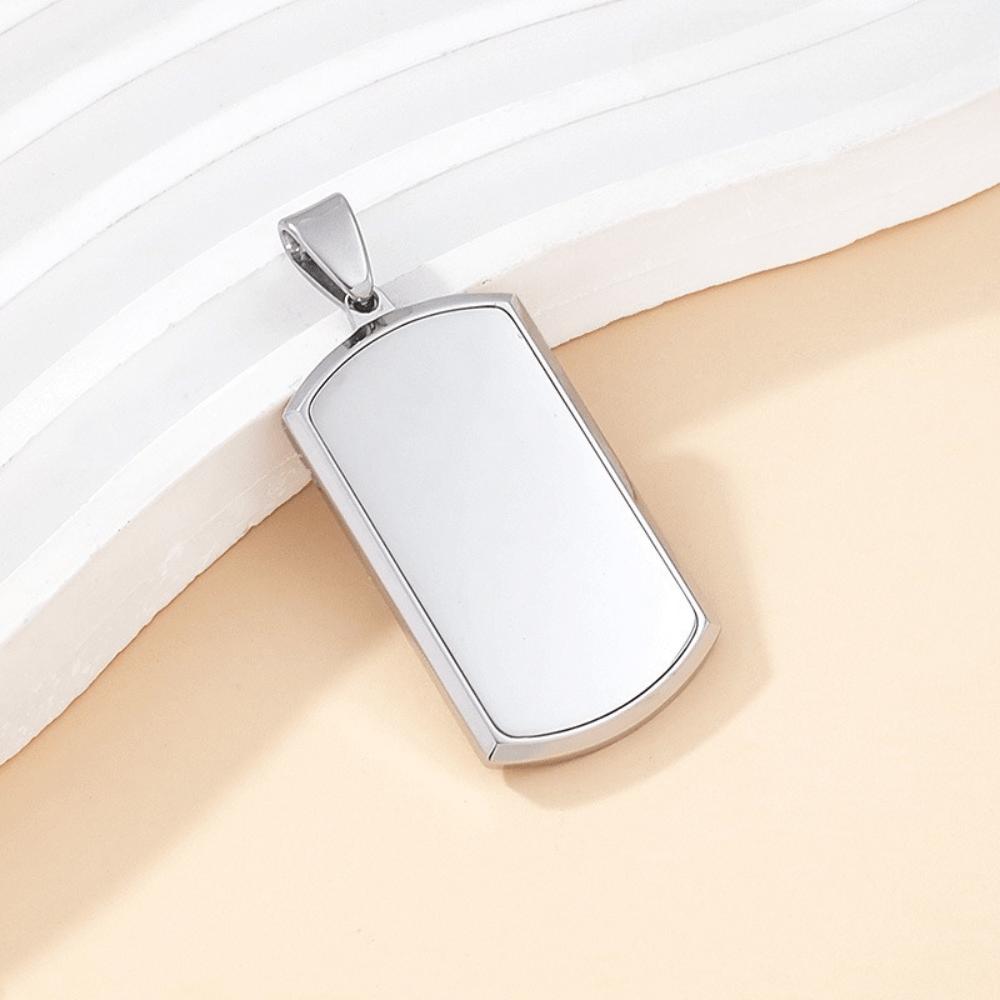 Simple rectangular pendant, glossy tag, black and white two-color men's and women's fashion personalized jewelry.