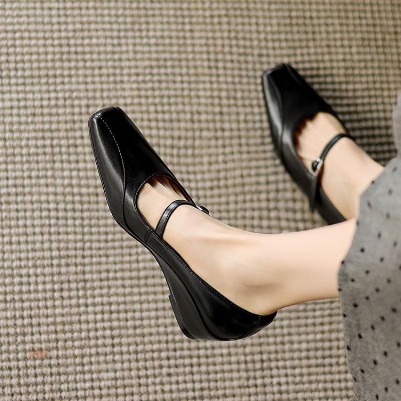

Comfortable and fashionable square head single shoes with one pedal, new women s leather wedge heels, mid-heel beef tendon soles, and large-size shoes 40 чёрный