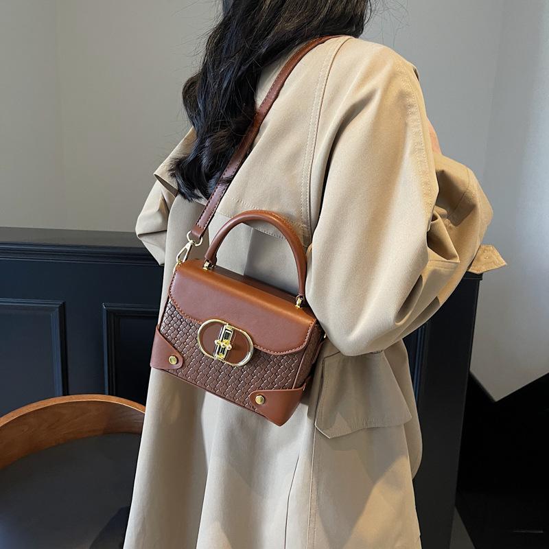Bag Women's Bag Retro Casual Handheld Winter Bag Trend Versatile 2025 Box New Fashion Shoulder