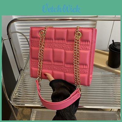Fashionable Women's Chain Shoulder Bag 2023 Summer New Arrival Chic And Elegant Small Size Characters)