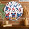 2D Flat, 1pc 4th of July Wreath Gnome Welcome Door Decor, Patriotic Bow Round Aluminum Decorative, American Star Flag, Weatherproof Metal Wall Decor