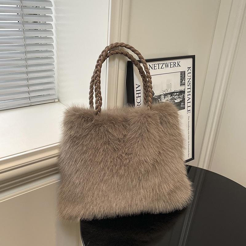 2025 New Autumn Handbag Plush Bag Women's Fashion Shoulder Bag Lazy Wind Large Capacity Underarm Bag Women