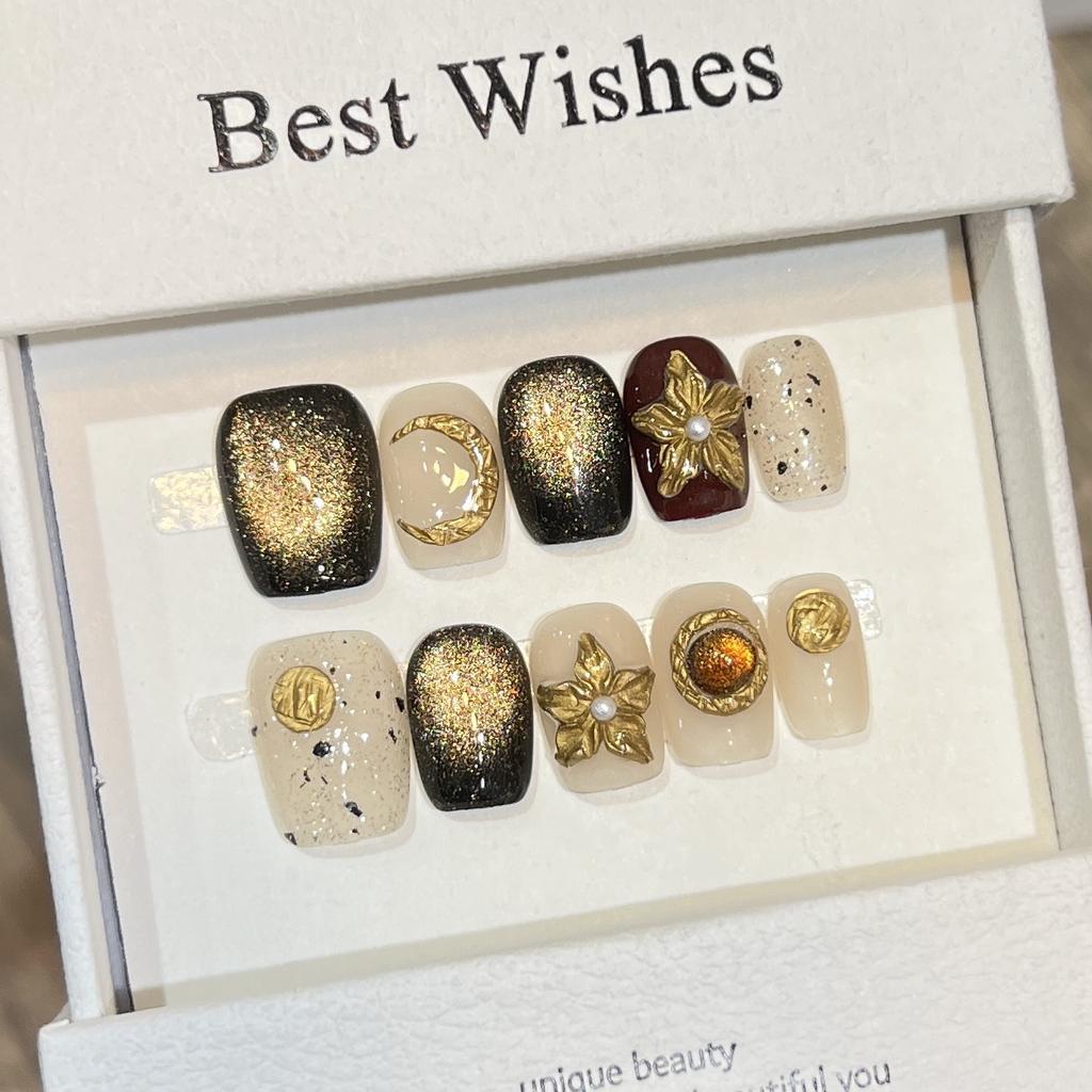 Wearing Armor Short Sun, Moon, Starlight, Golden Embossed Flower Hand-painted Manicure Removable Nails