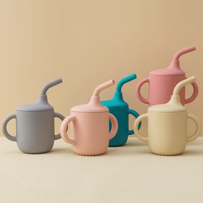 Color Kids 1 Stück Baby Lernbecher Tragbar mit Strohhalm Detaillierter Komfortabler Griff Silikon Doppelgriff Kinder Schnabeltasse Baby Zubehör