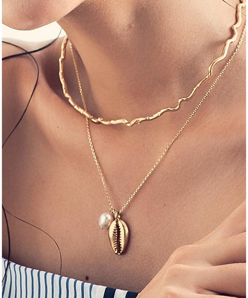 Elyona Gold Shell Necklace