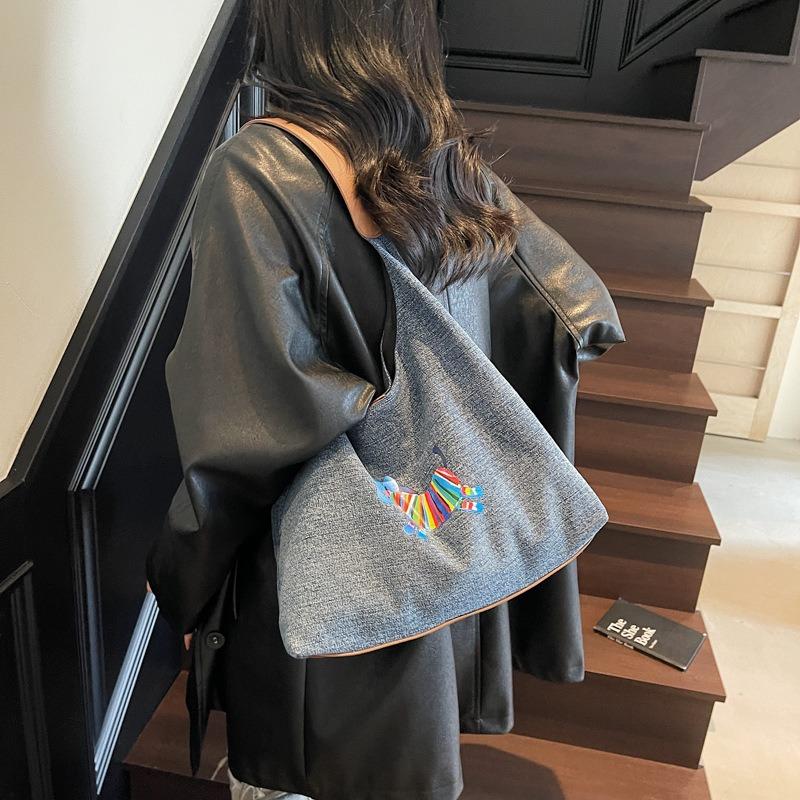 Fashion large-capacity bag women's new casual denim shoulder bag commuter tote bag bucket bag