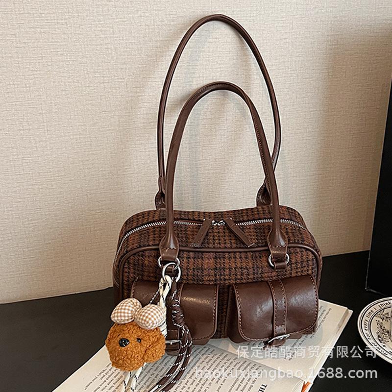 Large Capacity Bag Women's Autumn and Winter 2025 New Woolen Retro Shoulder Armpit Bag Casual Work Commuter Pillow Bag