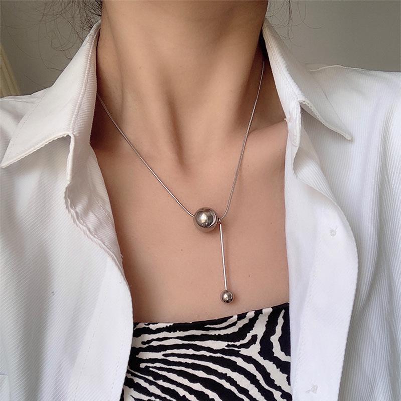 2024 Gold Ball Titanium Steel Necklace: Light Luxury Niche Clavicle Chain with Women's Responsive Design Pendant