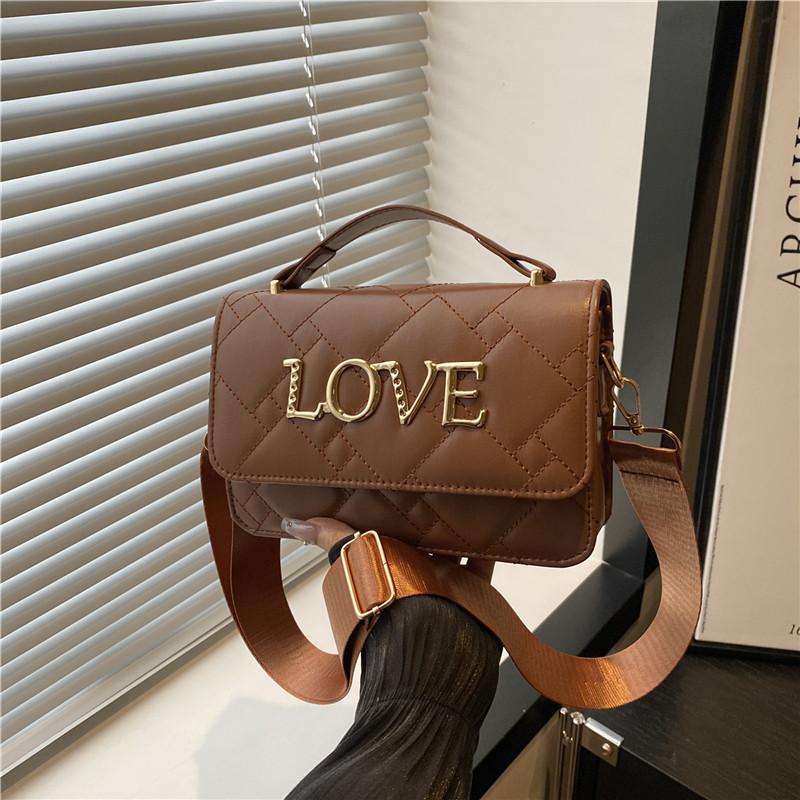 

Весна и Лето Ромб Цилиндр Письмо Текстурированная Цепь Повседневная Универсальная Мода На Плечо Кроссбоди Подушка Сумка коричневый