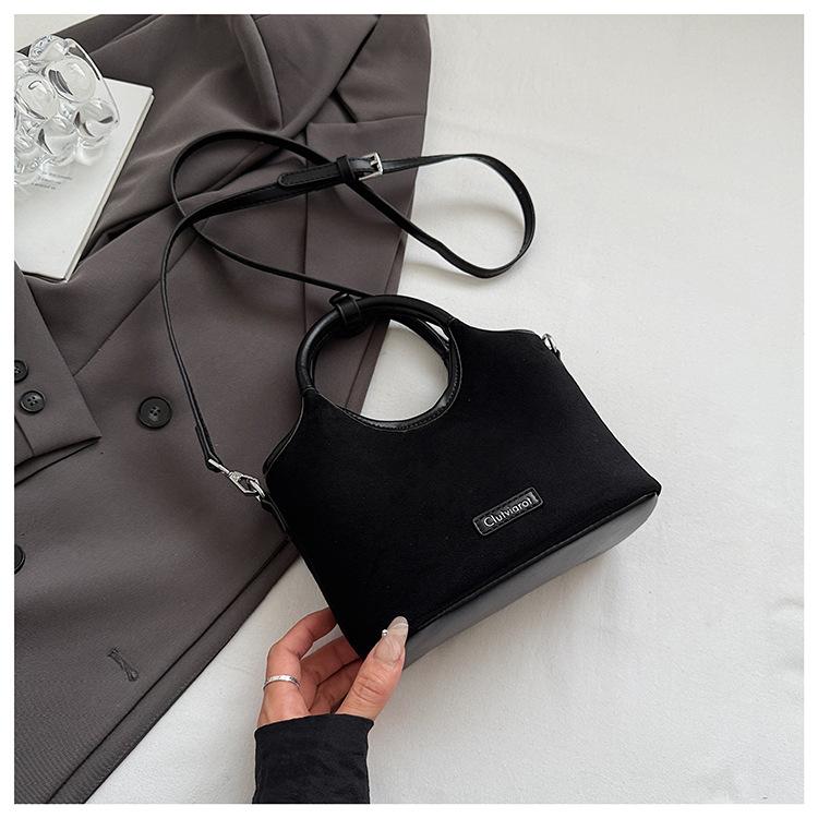 

Маленькая сумка высокой стоимости женская 2025 новая ретро повседневная рабочая сумка текстурная на плечо кроссбоди сумка-ведро чёрный