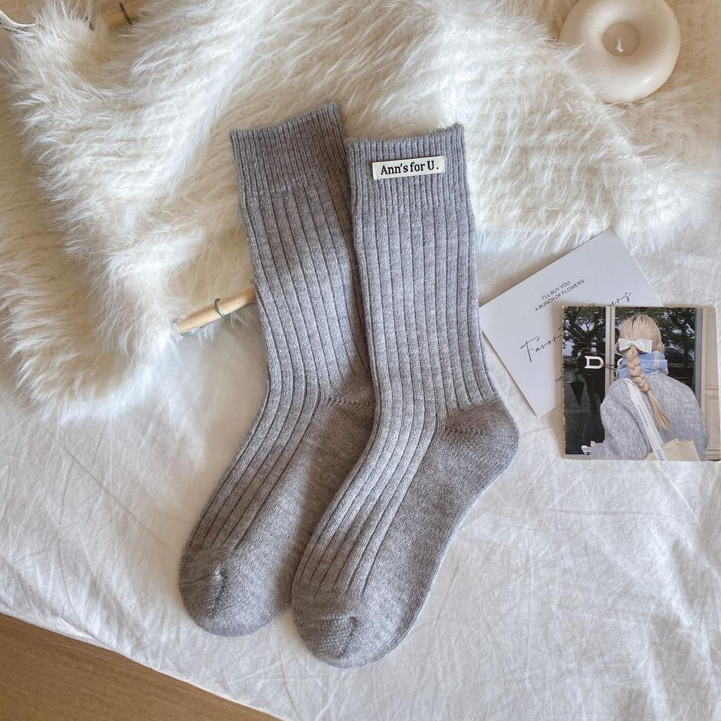 Vertical Striped Cloth Socks Are Worn By Women In Winter, And Thickened And Warm Cashmere Socks Are Paired With Shark Pantyhose