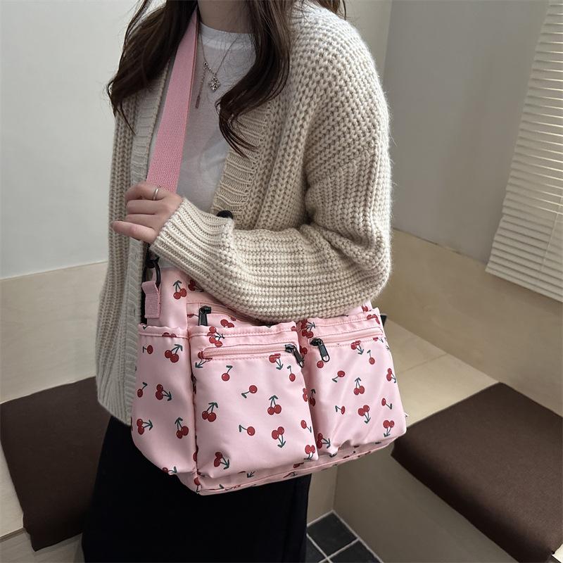 Simple Texture, New Tote Bag, Winter Women's Shoulder Messenger Bag, Fashionable and Casual Largecapacity Bag.