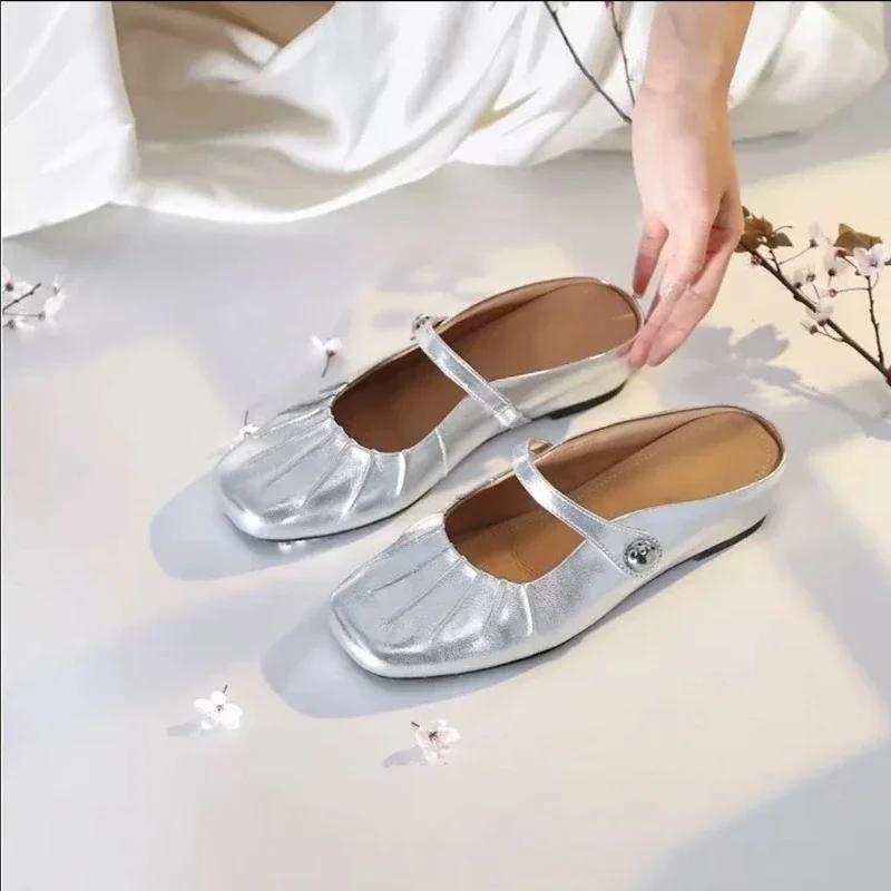 Fashion New Ladies Slip-on Shoes Outdoor Classic Women Causal Flat Shoes Fashion Pleated Simple Women Solid Color Slippers Soft Bottom