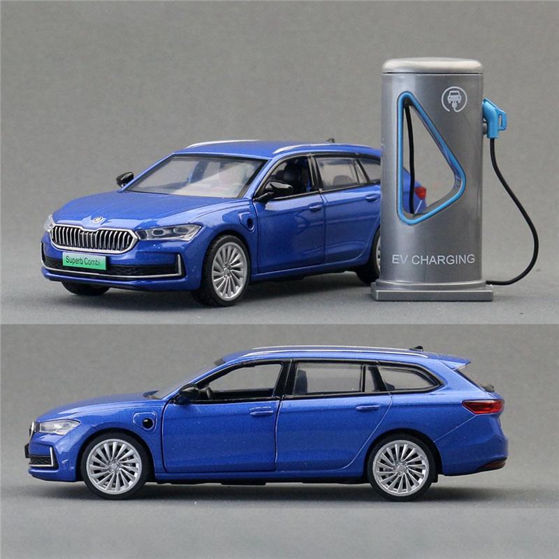 CXUX8 1:35 SKODA SUPERB Combi IV Alloy Station Wagon Car Model Diecasts Metal Vehicles Car Model Sound Light Simulation Kids Toys Gift