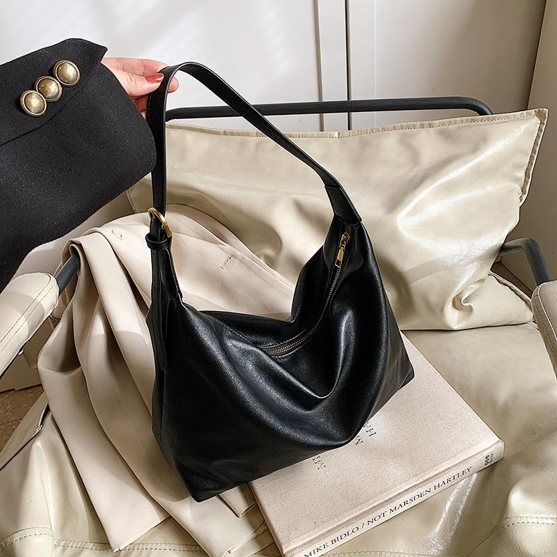 Large-capacity bag women's autumn and winter versatile new simple and fashionable shoulder messenger bag commuter dumpling bag