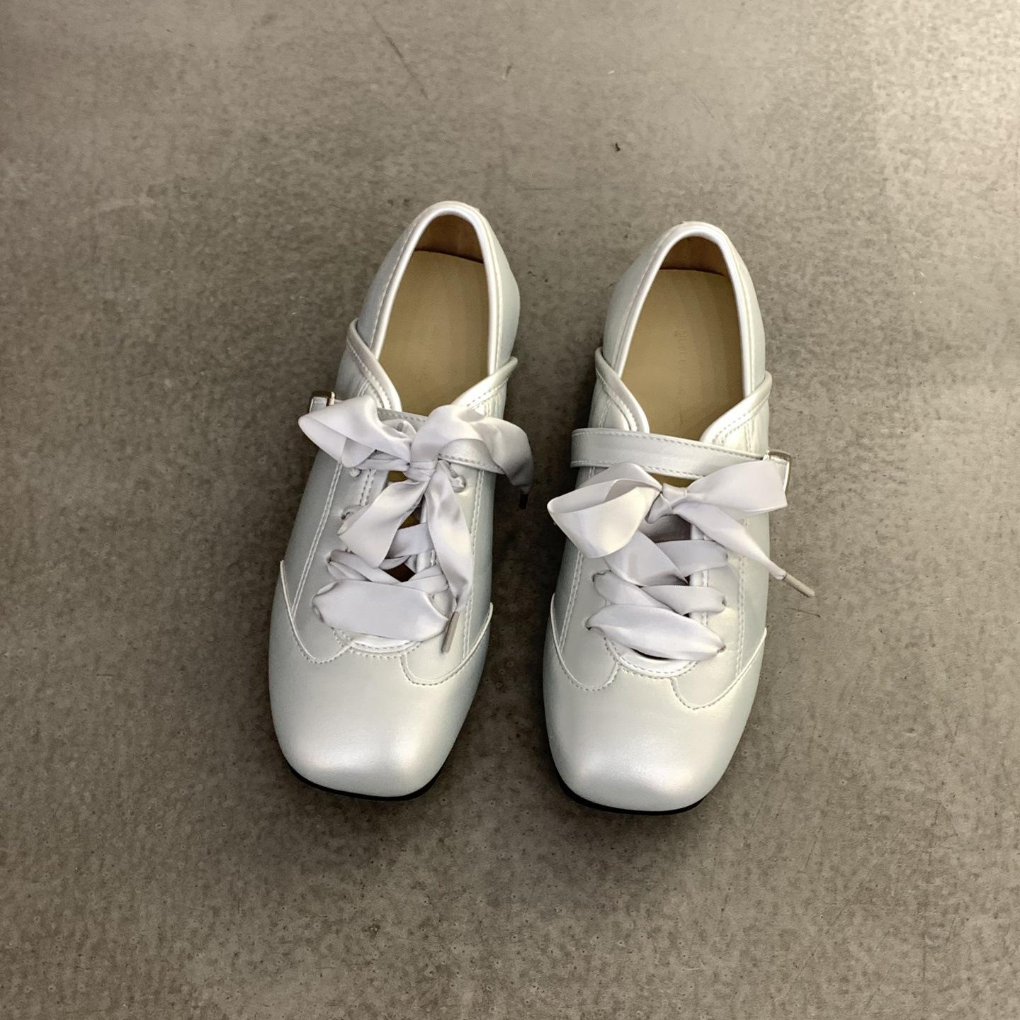 

Внутреннее увеличение высоты серебристые туфли Мэри Джейн одинарные женские туфли 2025 новый летний балетный бант повседневные тренировочные туфли 39