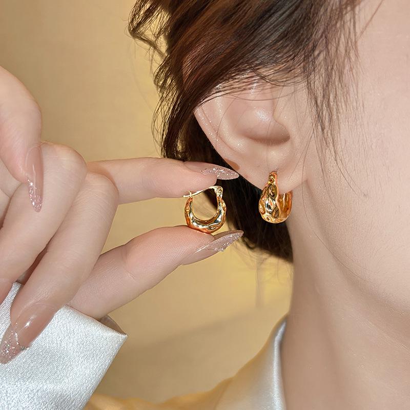 2025 Trendy U-Shaped Irregular Ear Cuff: Simple, Versatile, Fresh & Sweet for Women