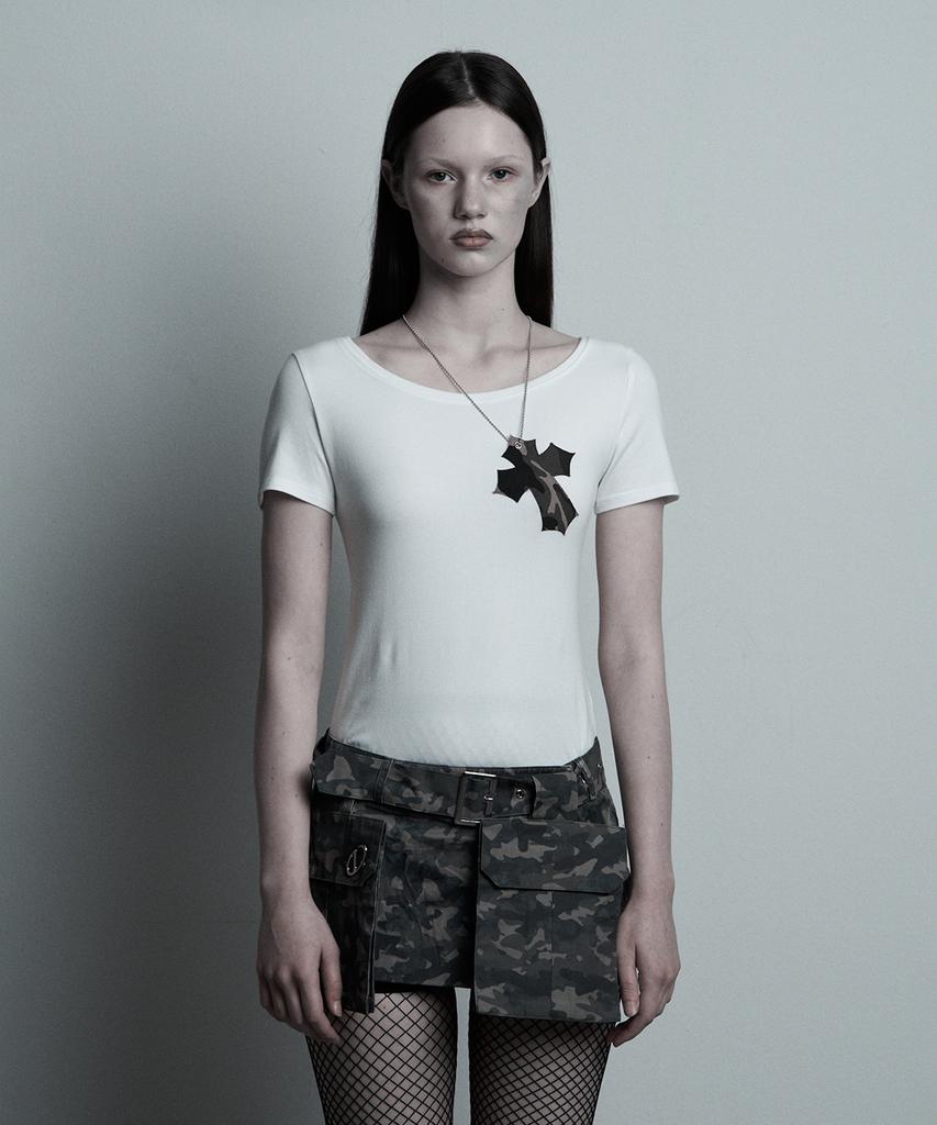 ILLIO White-Camou Cross Necklace T-Shirt