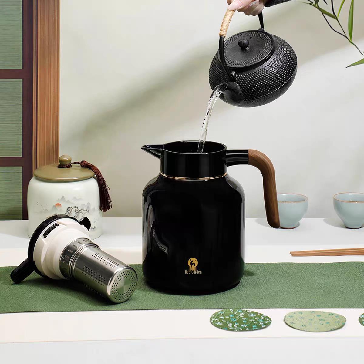 

Red 1.8L Large Capacity Vacuum Stew Pot for Home, Hotel, and Commercial Use 1800ml