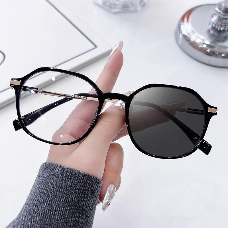 

Pochromic Anti Blue Light Pochromic Glasses for Women Large Frame High Aesthetic Value Square Frame