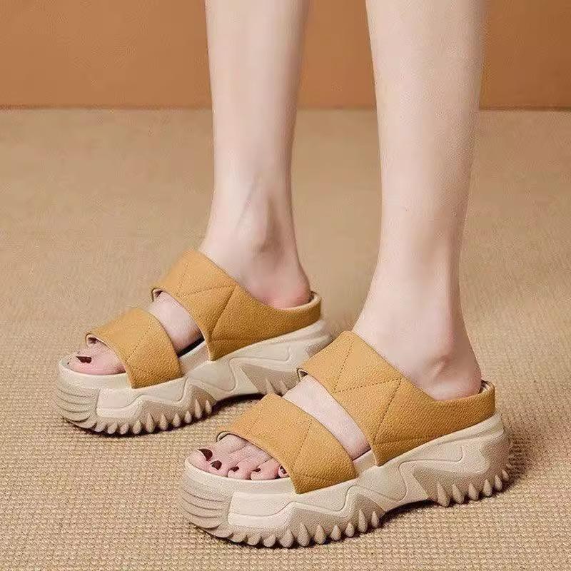 

2025 new one-word slippers thick-soled light and not tired, wearing beach shoes outside casual fashion versatile summer women s shoes 40 жёлтый