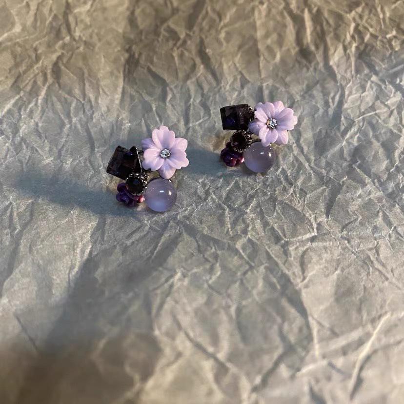 Fengyun retro purple crystal flower earrings design sense versatile stud earrings new earrings gentle temperament