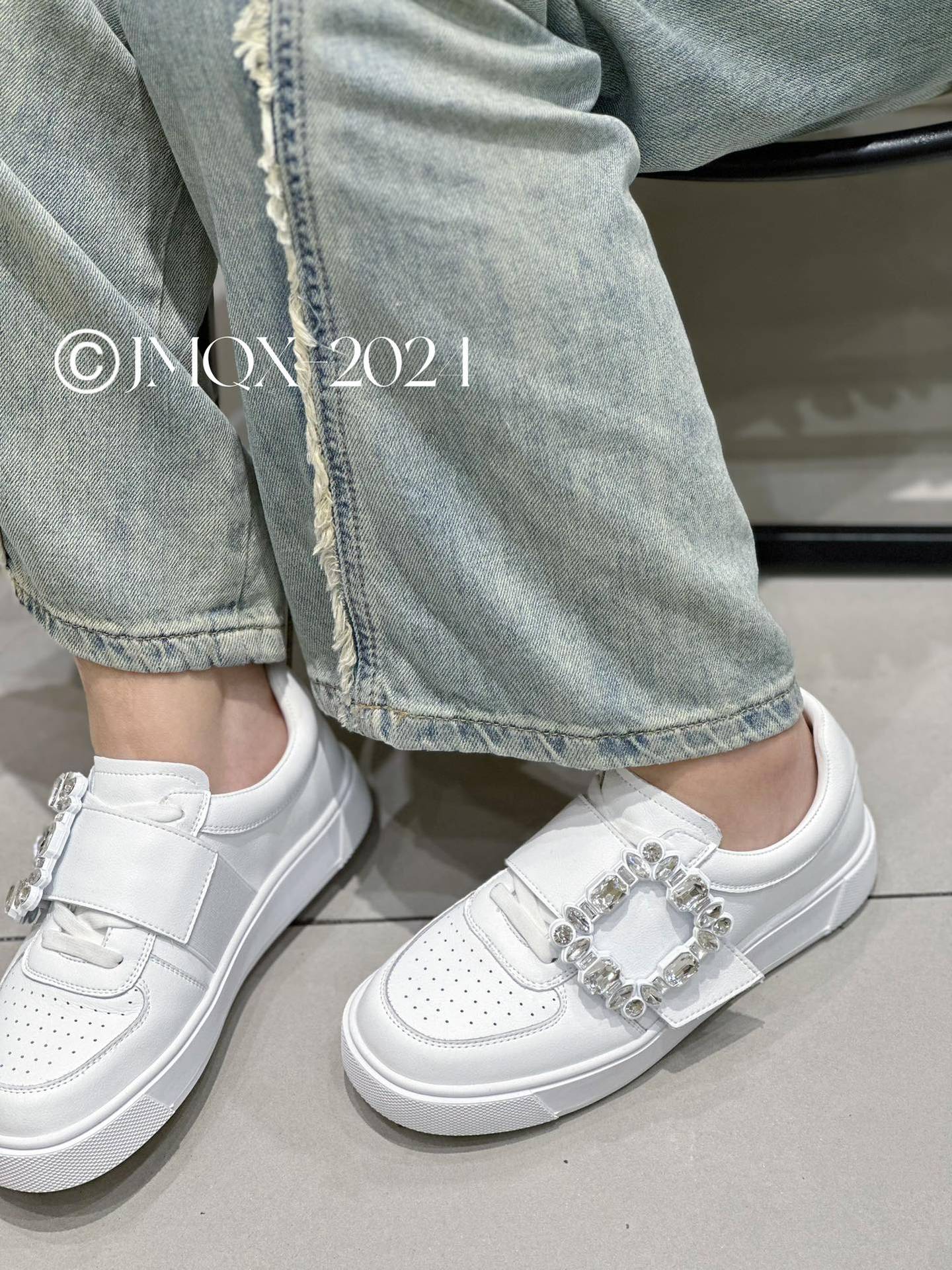 

Leather one-pedal sports and leisure shoes for women s new breathable heightening thick-soled rhinestone square buckle rv small white shoes for women 35 бежевый