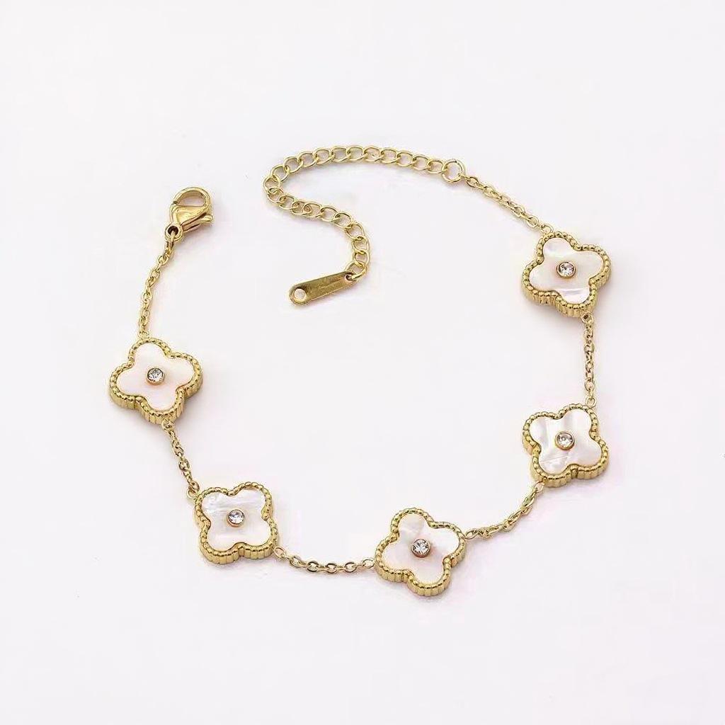 High-End Titanium Steel Four-Leaf Clover Bracelet - Fashionable, Fade-Resistant Floral Design